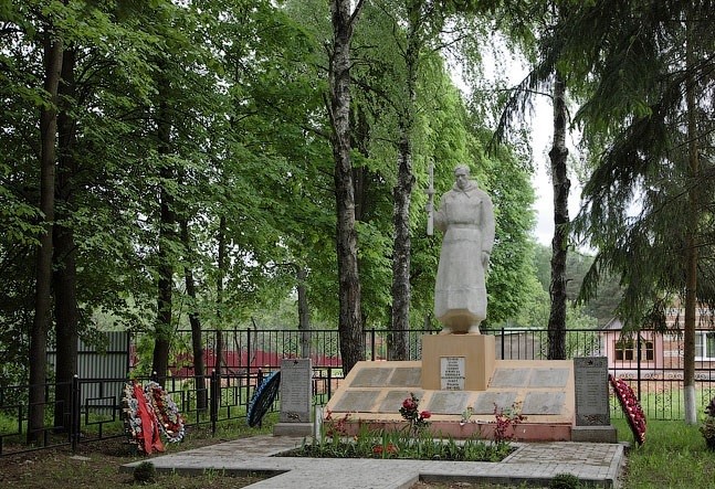 Братское захоронение в Калужская обл., Кировский район, д. Анновка.