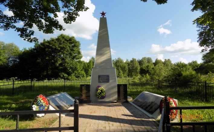 Братское захоронение в Калужская обл., Кировский район, д. Большуха.