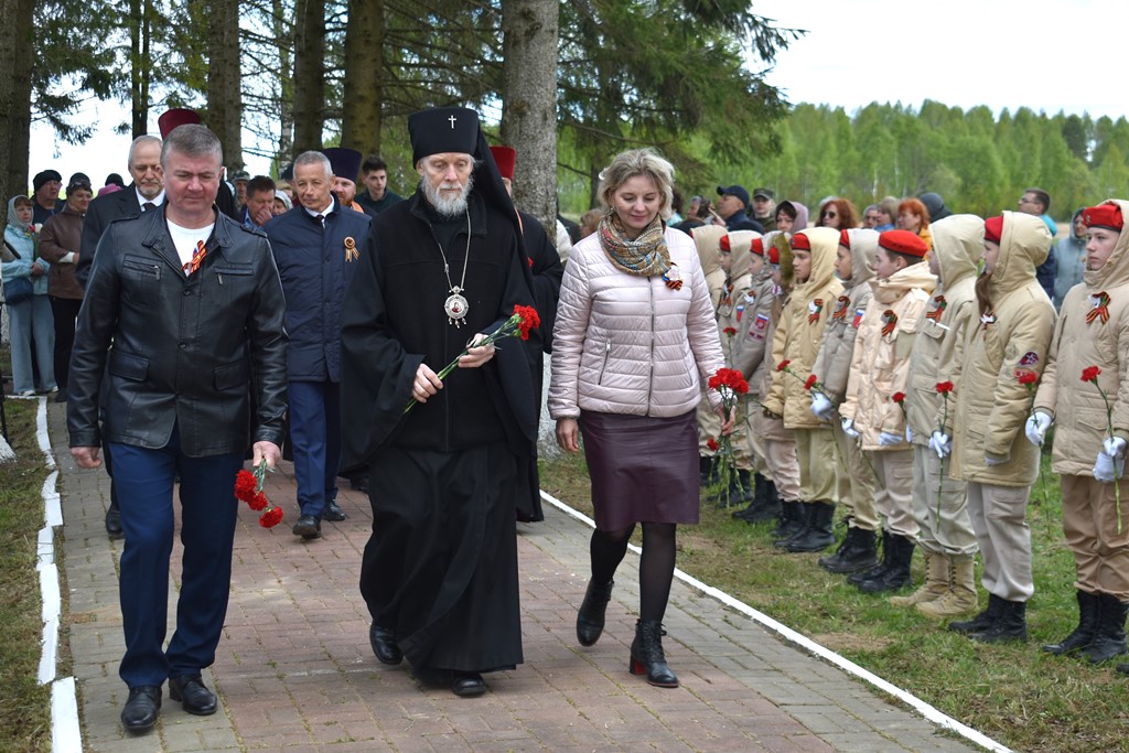 Траурный митинг в деревне Дмитровка.
