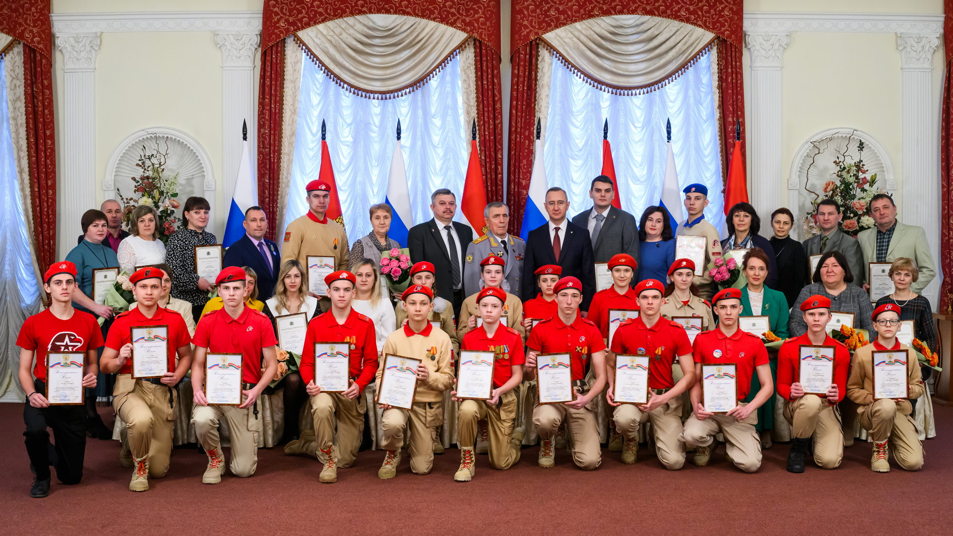 Лучшие представители регионального отделения всероссийского движения «Юнармия» отмечены областными наградами.