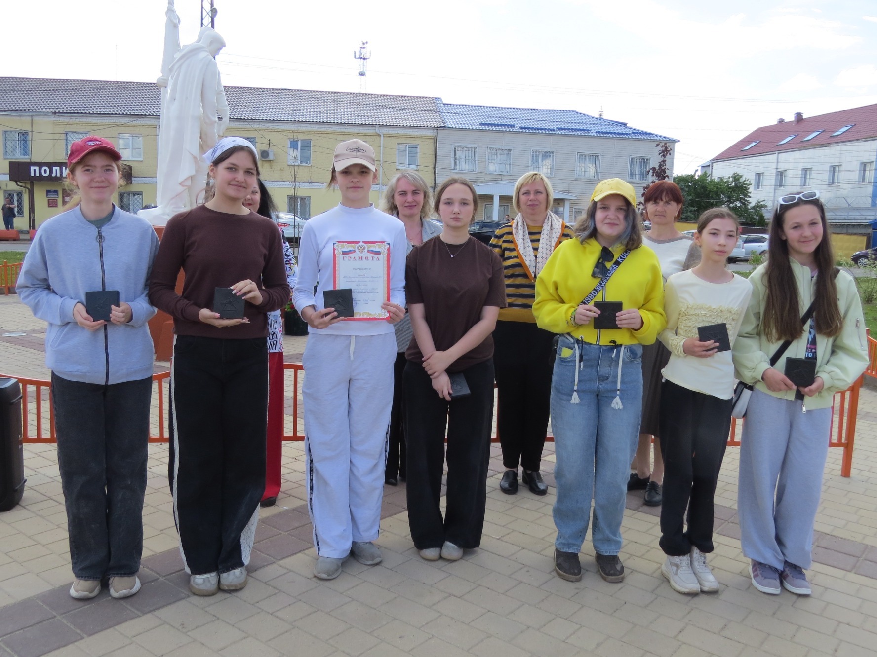 Конкурс рисунков на асфальте.