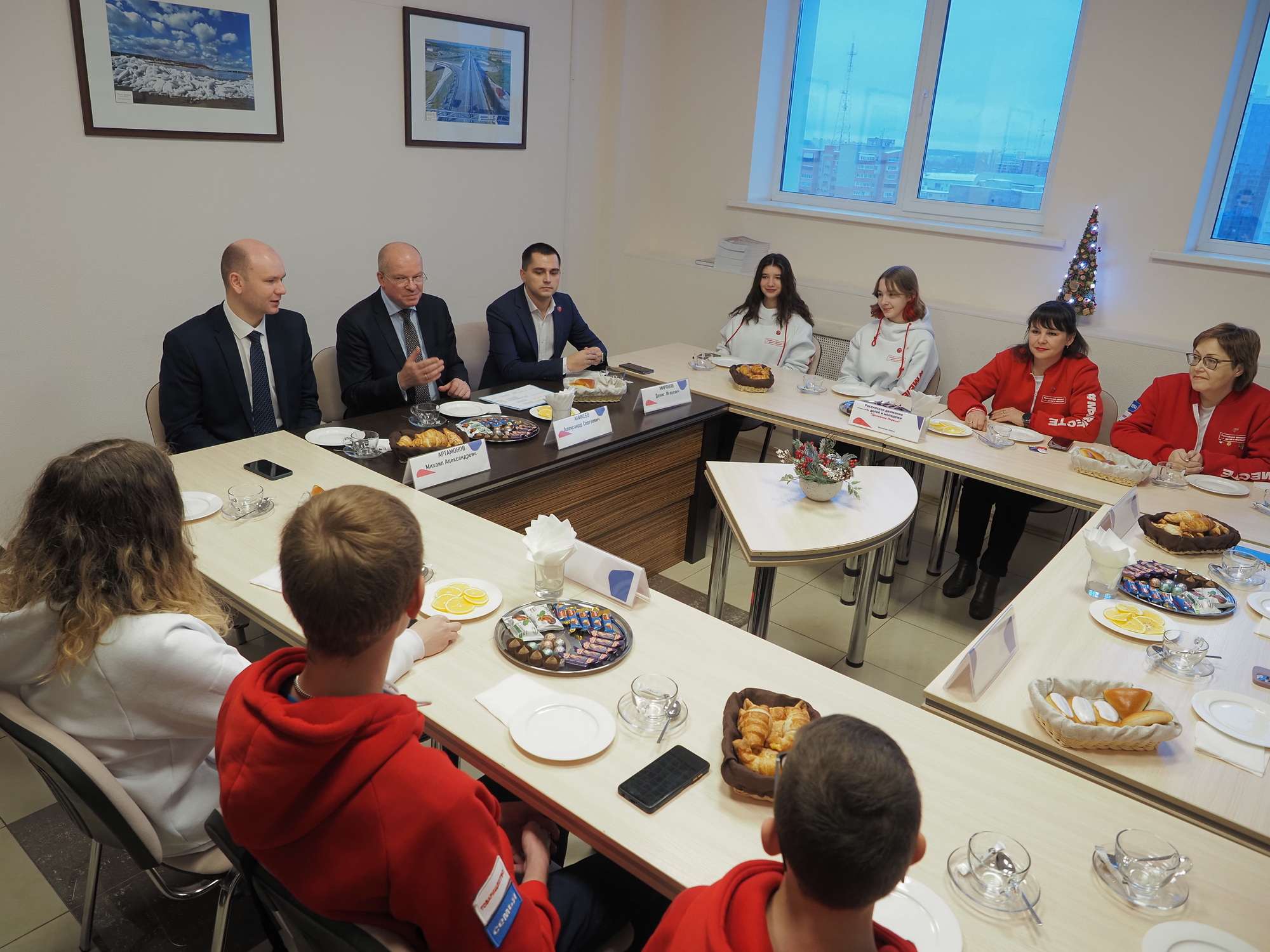Министр образования и науки Калужской области встретился с участниками I Съезда Российского движения детей и молодежи