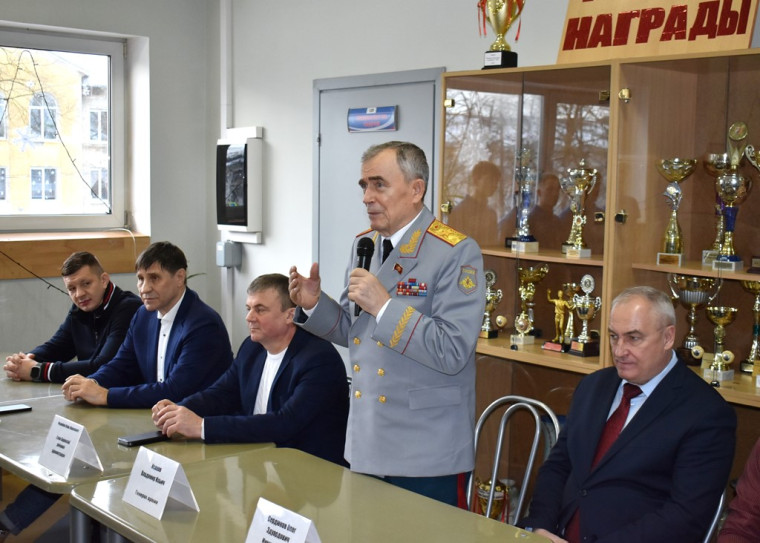 Юные спортсмены встретились с легендами бокса. Юные спортсмены встретились с легендами бокса.