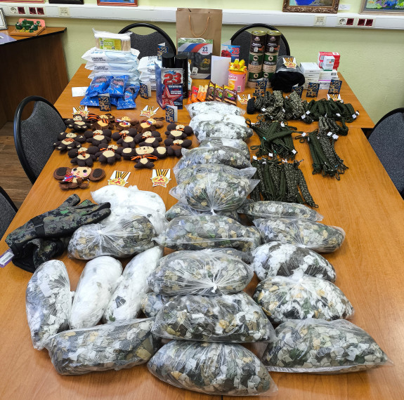 Отделение СФР по Калужской области совместно с активистами местных Центров общения поздравили участников спецоперации с Днем защитника Отечества. Отделение СФР по Калужской области совместно с активистами местных Центров общения поздравили участников спецоперации с Днем защитника Отечества.