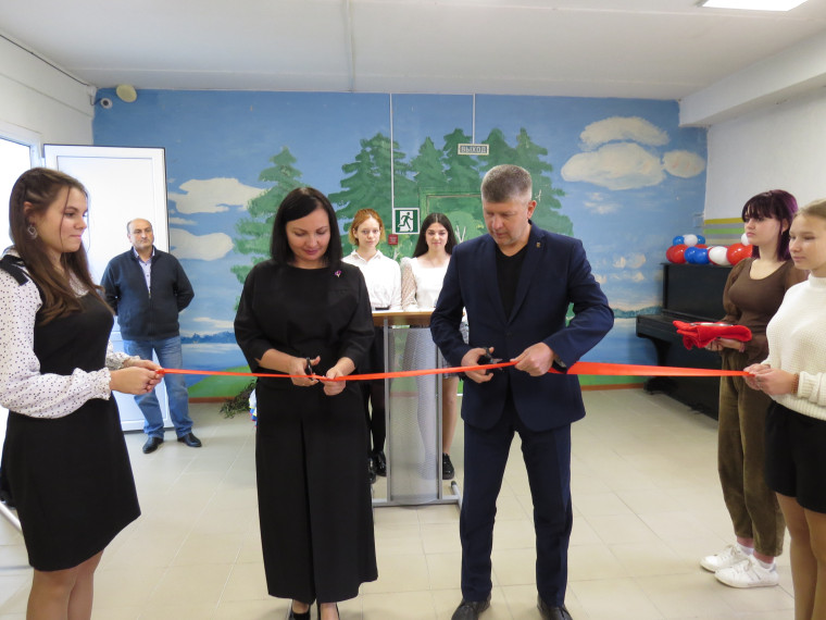 "Точка роста" была открыта в Больше-Желтоуховской школе.