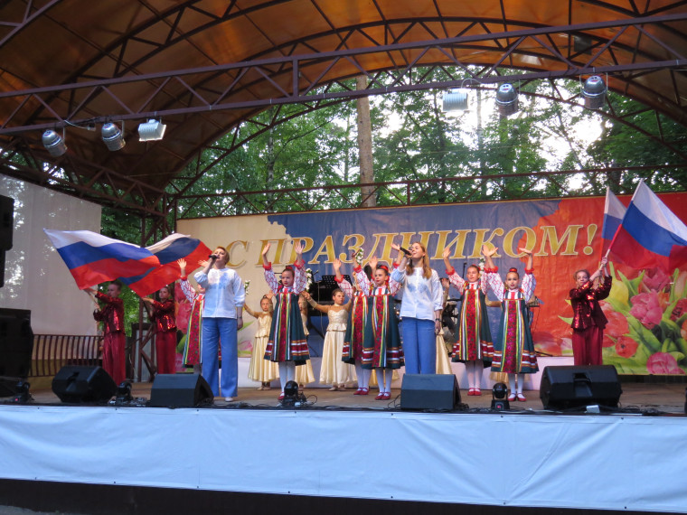 Кировчане отметили День России и Троицу.