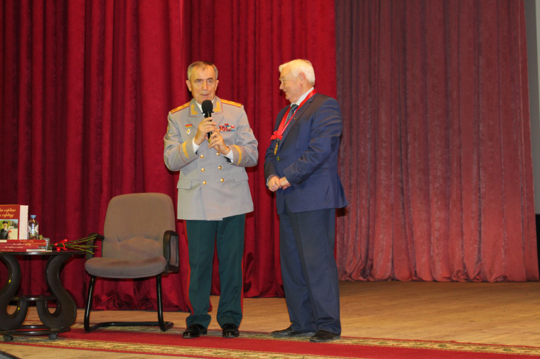 В Кирове состоялась презентация книги В.И. Исакова.